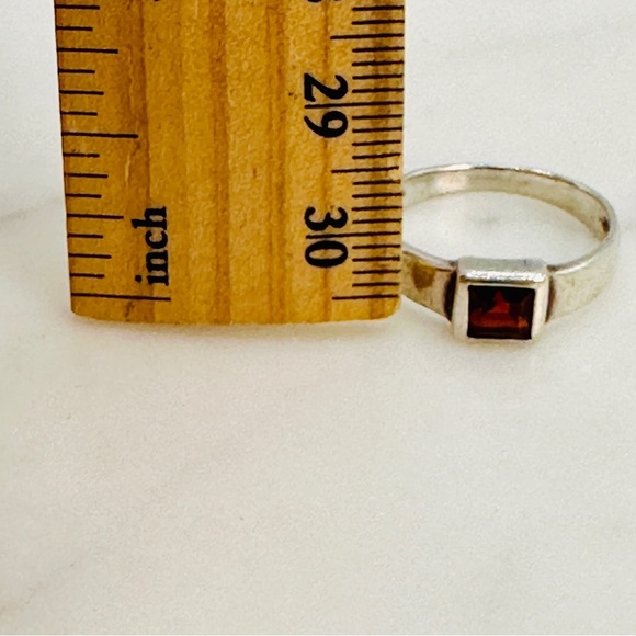 Sterling Silver Ring Garnet  Square Gem  6 3/4 Dainty Modern 925 Unisex - Picture 11 of 12